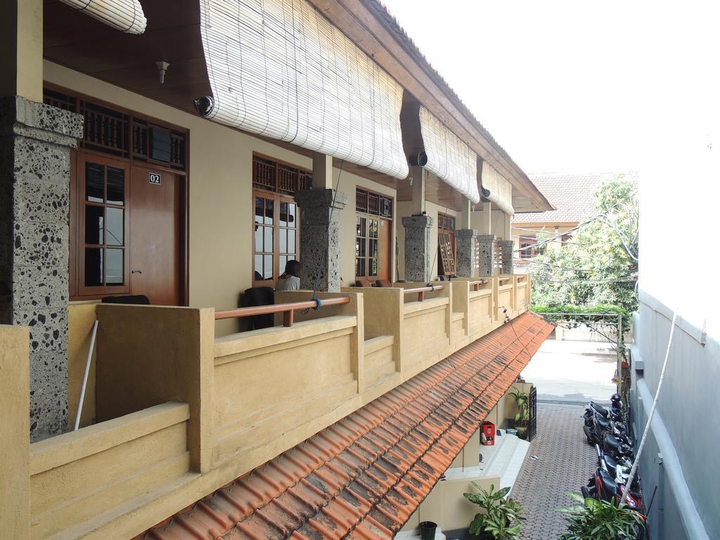 Jesens Inn III Kuta  Ngoại thất bức ảnh