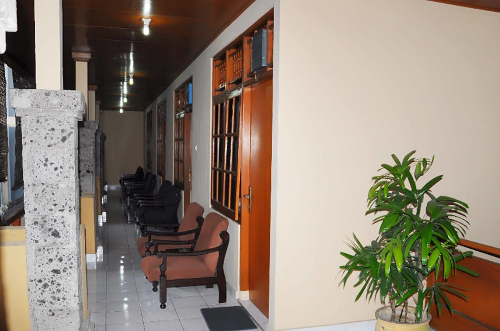 Jesens Inn III Kuta  Ngoại thất bức ảnh