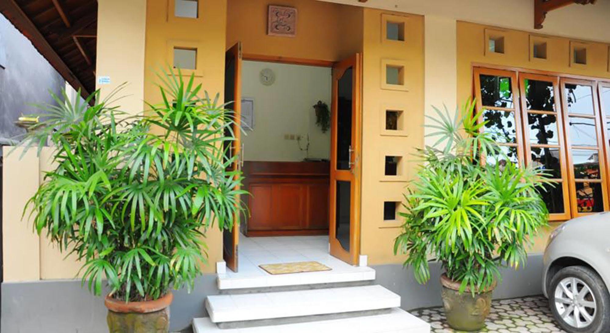 Jesens Inn III Kuta  Ngoại thất bức ảnh